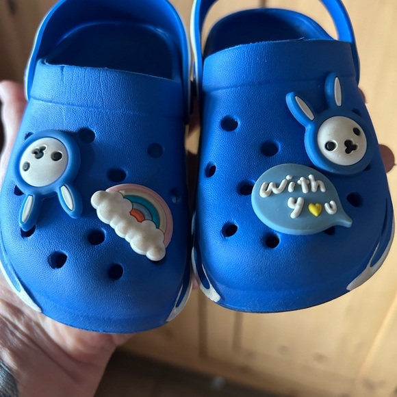 Boys Hollow Out Design Cartoon Graphic Vented Clogs - Picture 2 of 9